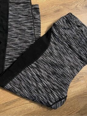 Black & White Space-Dye Active Leggings